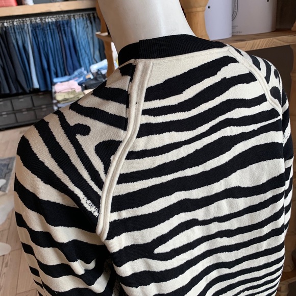 A.L.C. zebra print black/ivory sweater - Picture 3 of 16